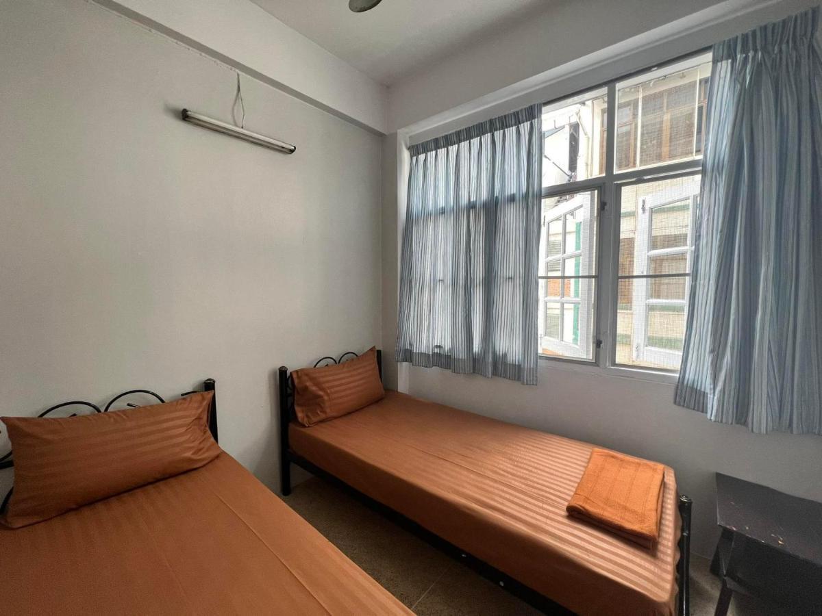Merry V Guesthouse Бангкок Екстер'єр фото