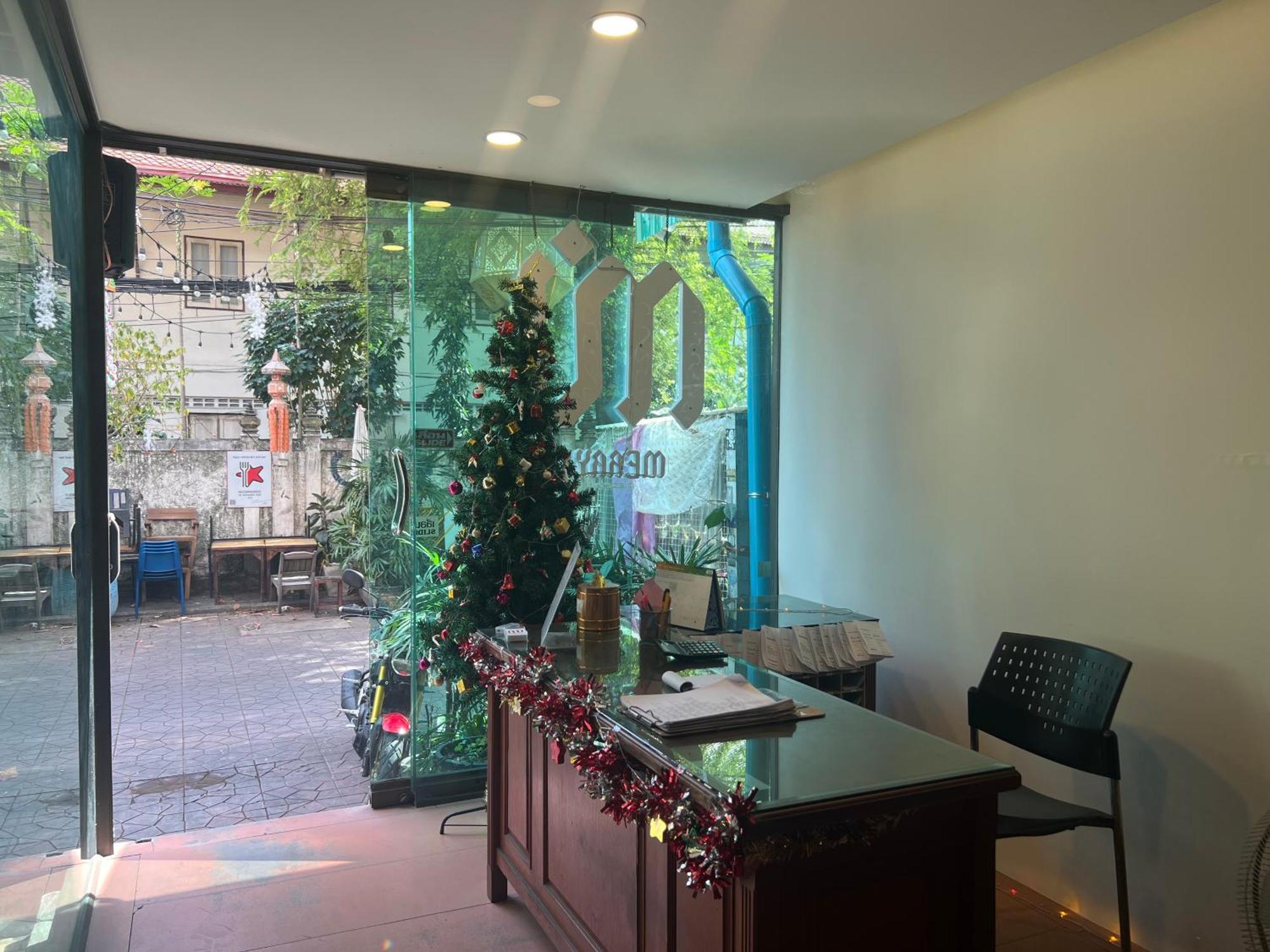Merry V Guesthouse Бангкок Екстер'єр фото